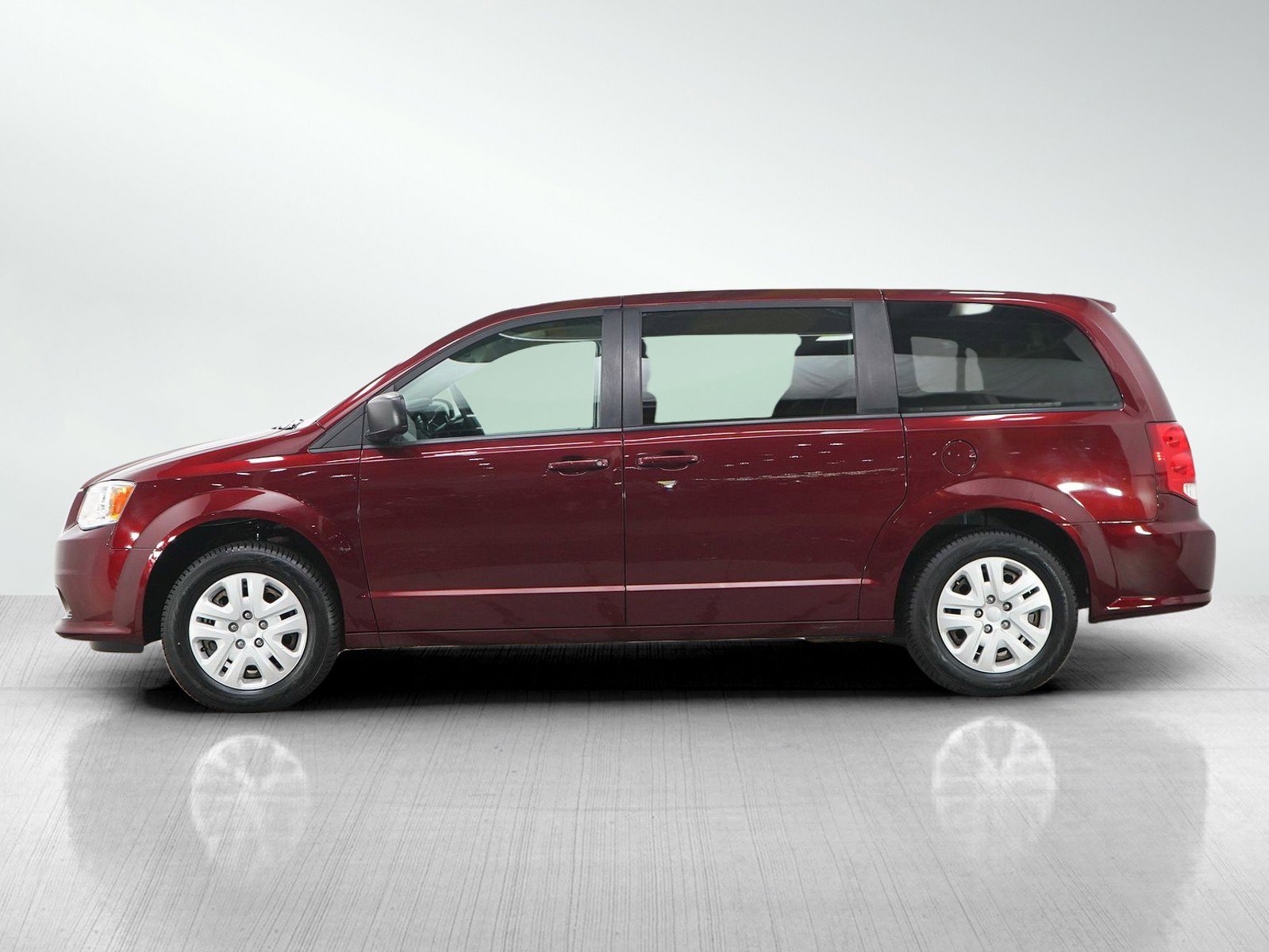 Used 2018 Dodge Grand Caravan SE with VIN 2C4RDGBG6JR147901 for sale in Minneapolis, Minnesota