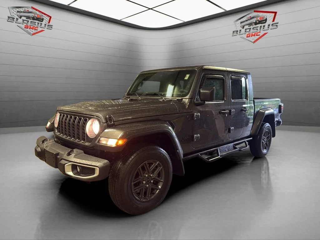 2025 Jeep Gladiator Sport S Auto's photo