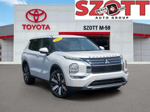 Used 2025  Mitsubishi SE image 1