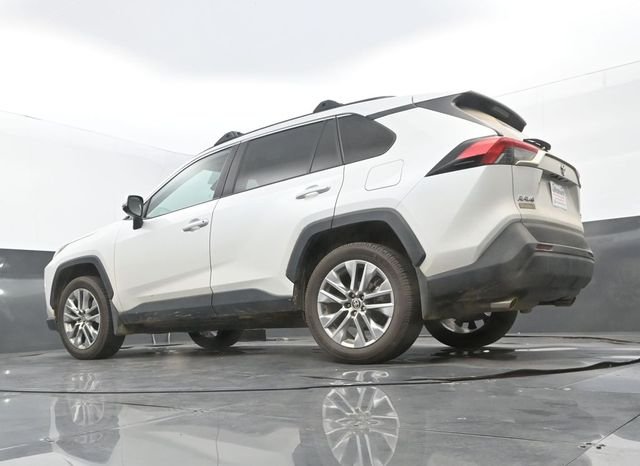 Used 2024 Wind Chill Pearl Toyota XLE Premium image 10
