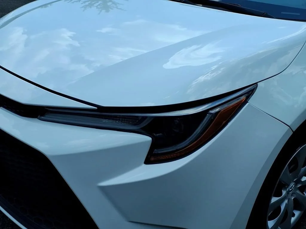 Used 2021 White Toyota LE image 25