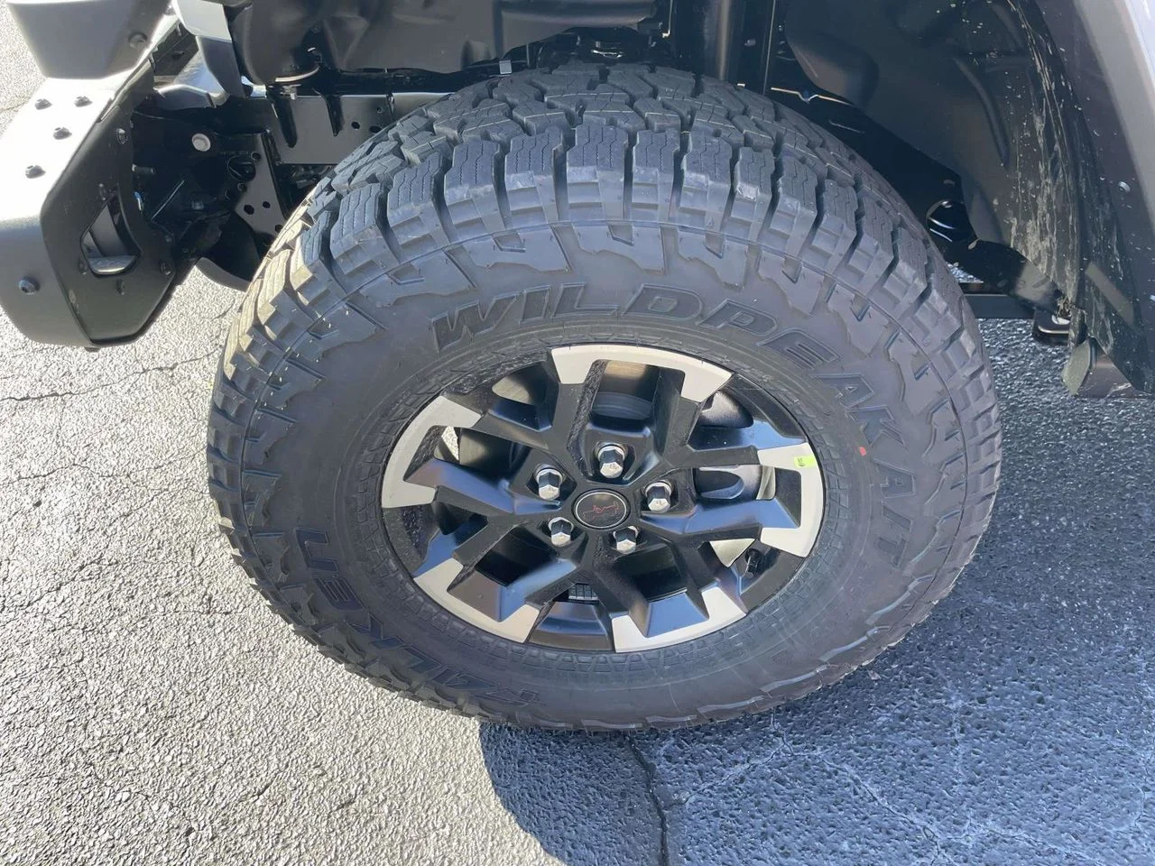 New 2026 Bright White Clear-Coat Exterior Paint Jeep Rubicon X image 38