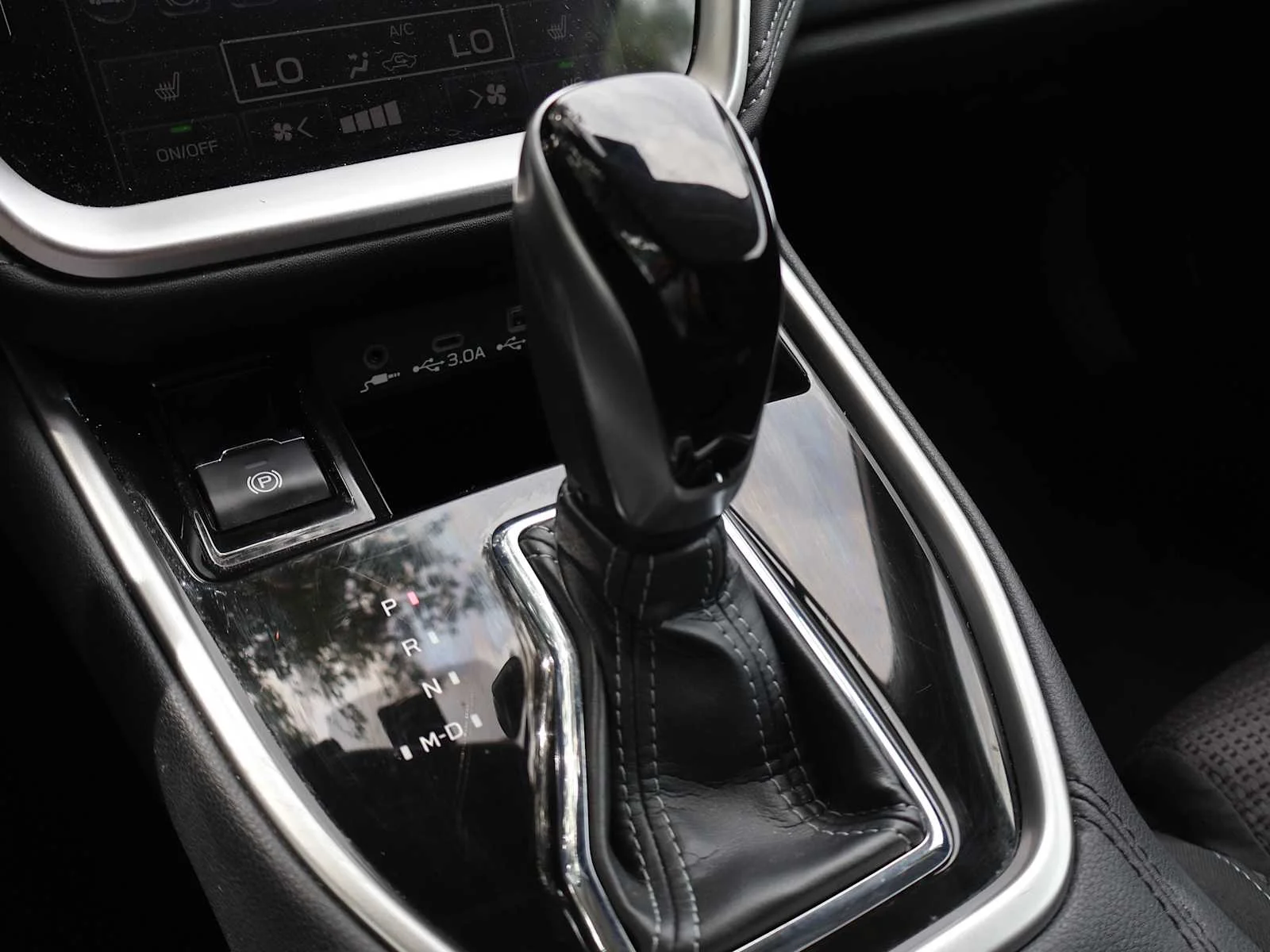 Certified Used 2025 Ice Silver Metallic Subaru Premium image 22