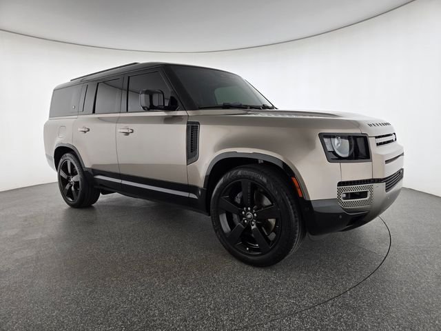 Used 2023 Gold Land Rover X-Dynamic SE image 15