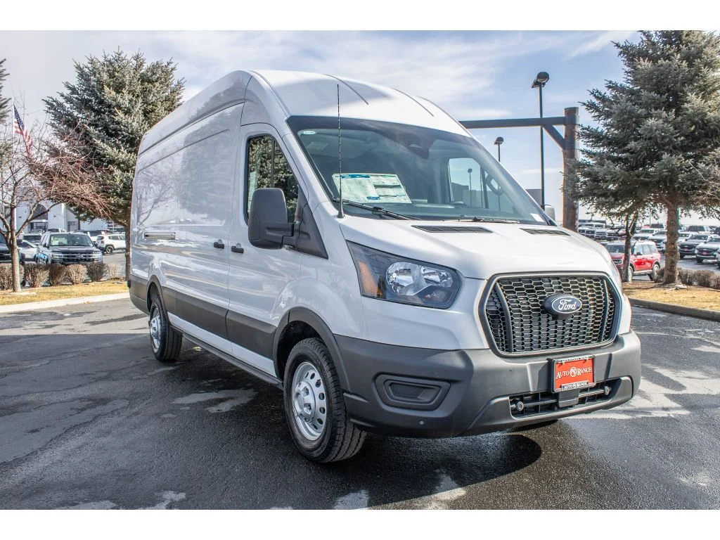 New 2026 OXFORD WHITE Ford Base image 2