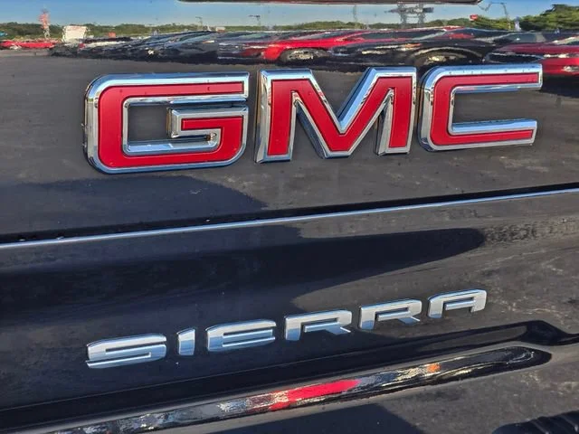 Used 2025 Onyx Black GMC SLT image 18