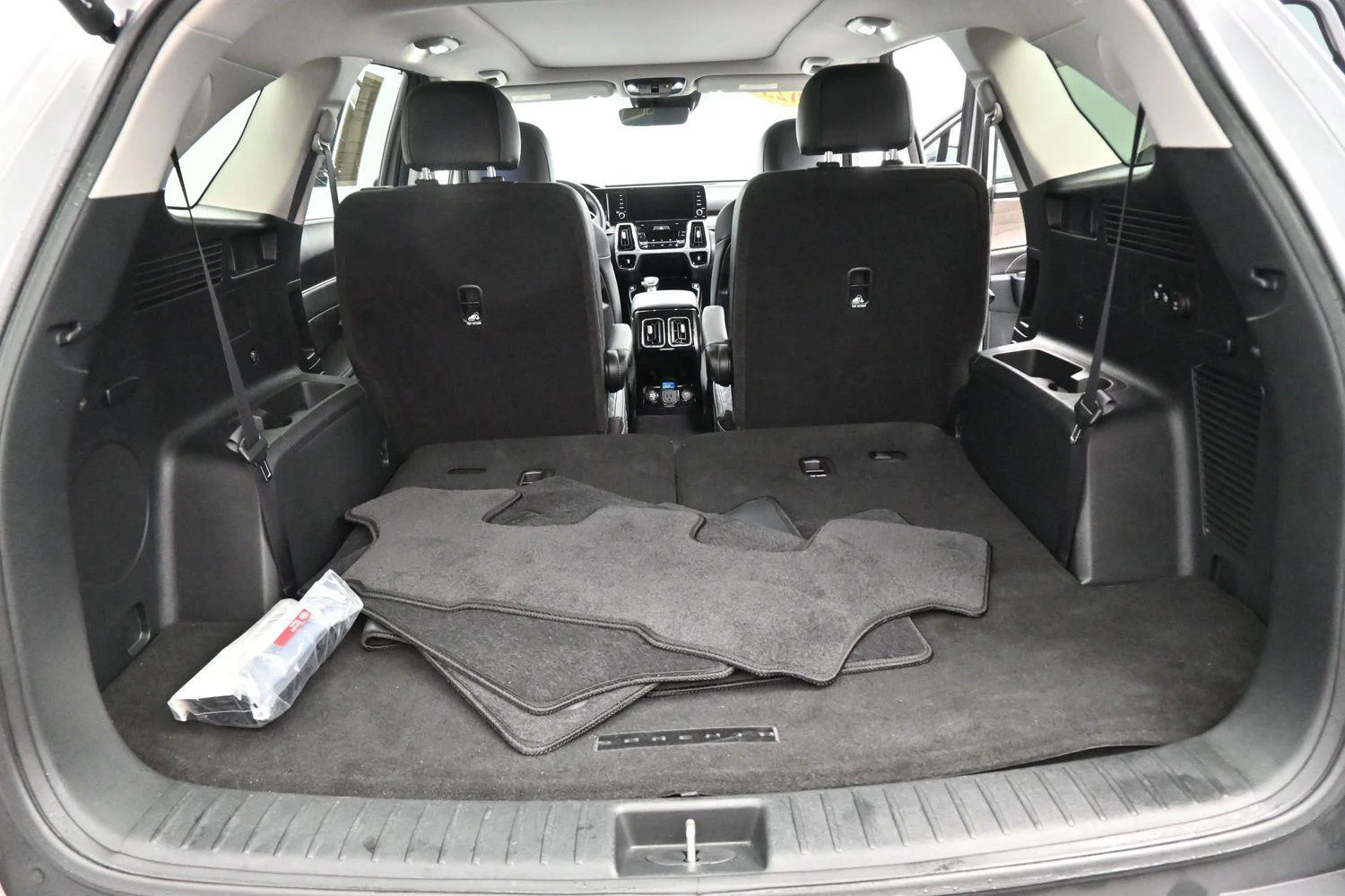 Used 2023 Wolf Gray Kia X-Line SX Prestige image 9