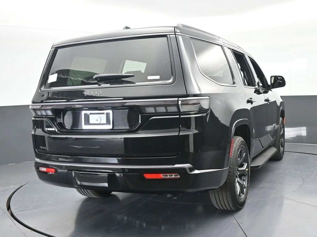 New 2026 High Gloss Black Exterior Paint Jeep Limited Altitude image 5