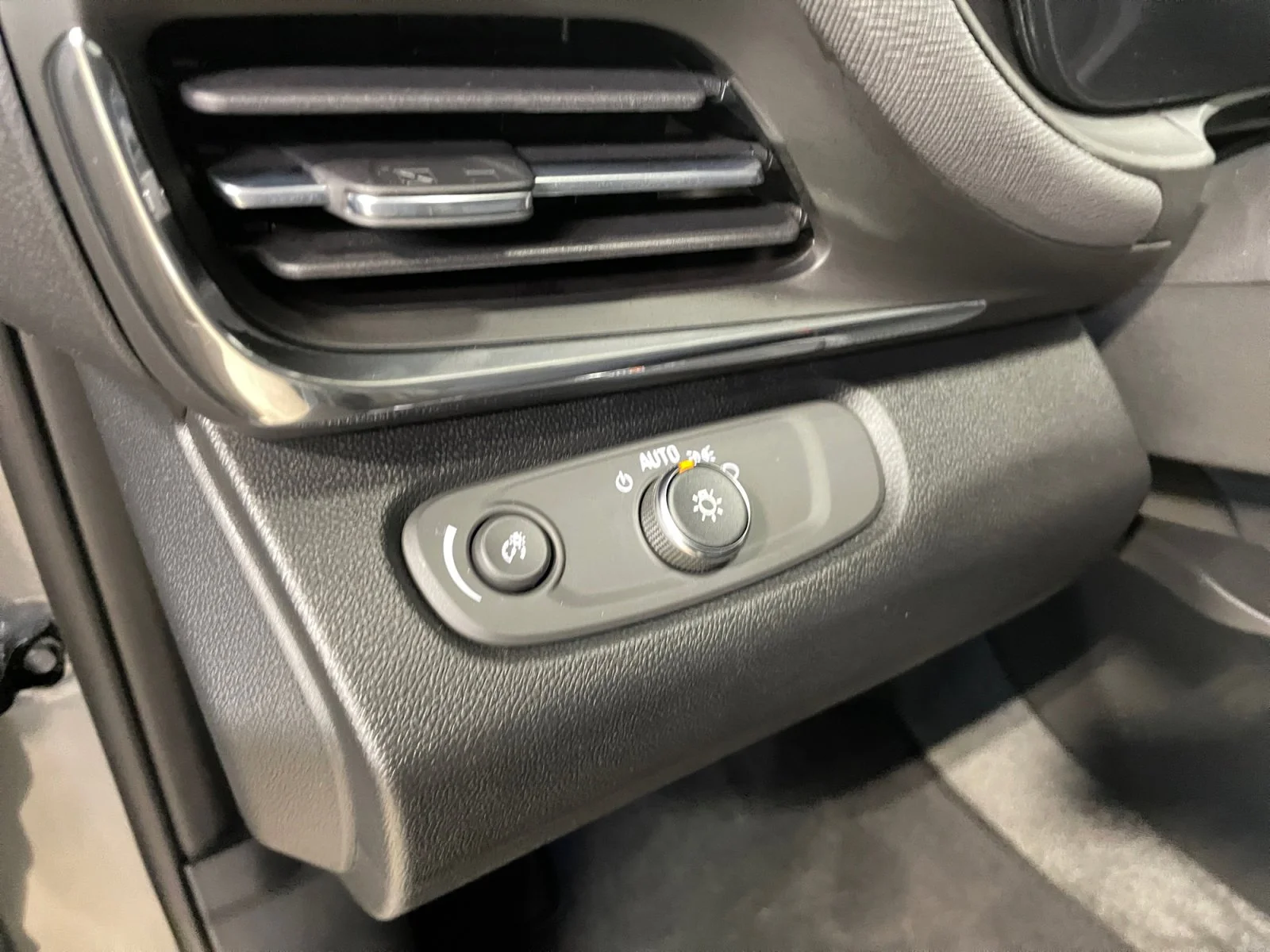 New 2026 Moonstone Grey Metallic Buick Preferred image 13