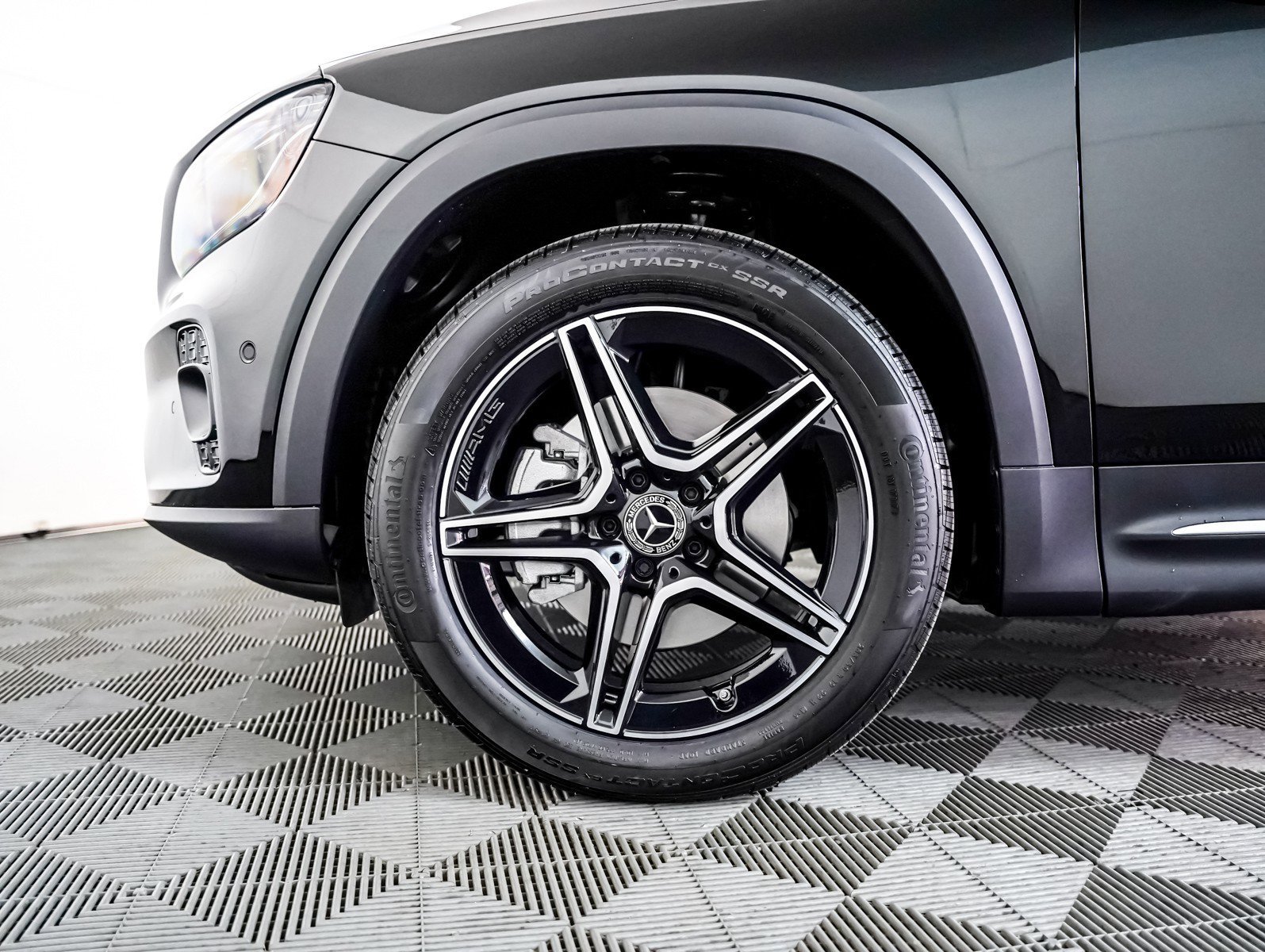 New 2026 Night Black Mercedes-Benz GLB 250 image 6