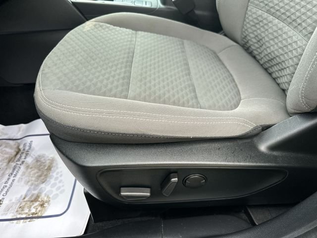 Used 2022 Blue Metallic Ford SE image 16