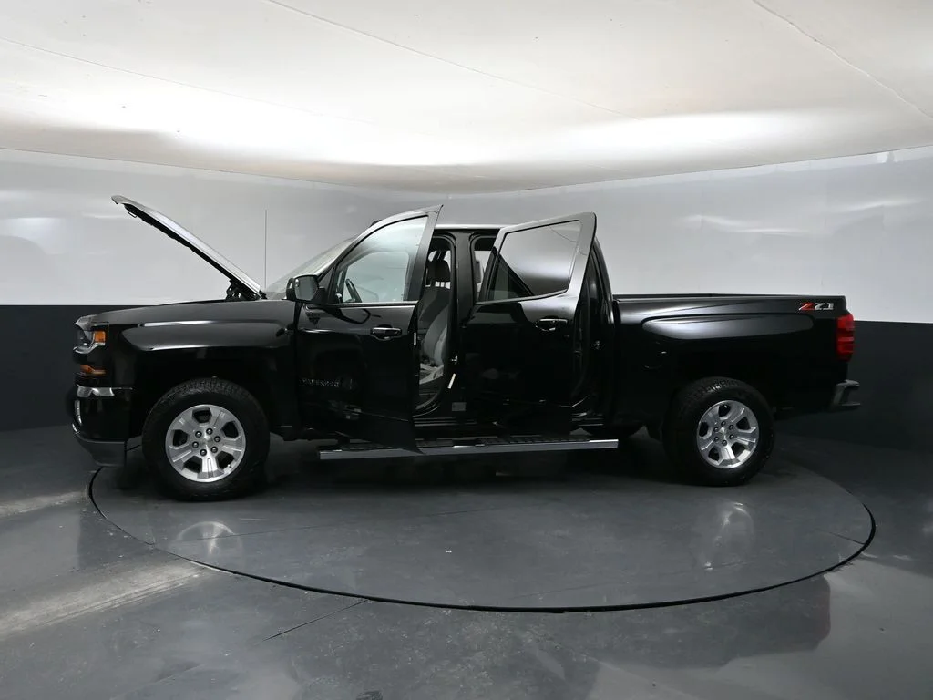 Used 2018 Black Chevrolet LT image 42