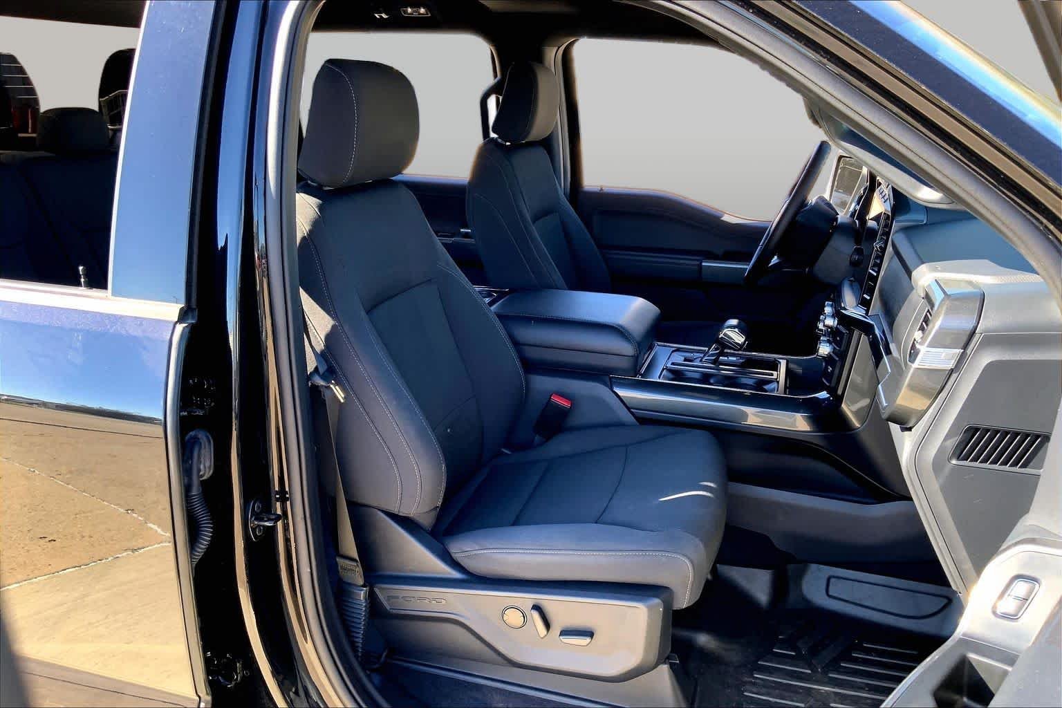 Used 2023 Agate Black Metallic Ford XLT image 9