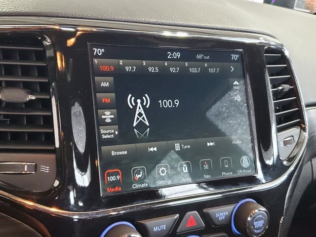 Used 2022 White Jeep Laredo E image 21