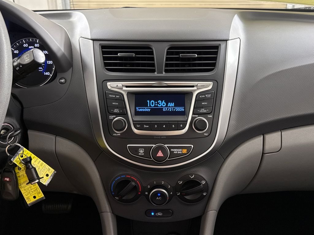 2016 Hyundai Accent SE - Photo 13