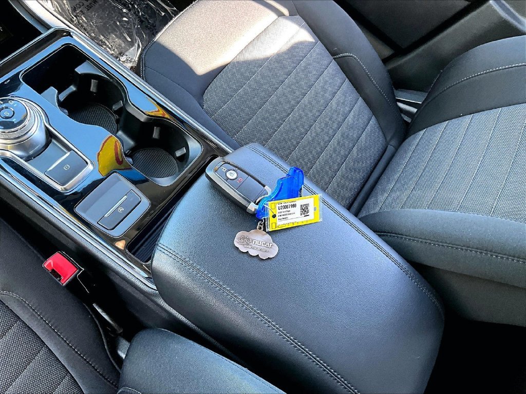 Used 2020 Blue Metallic Ford SE image 31