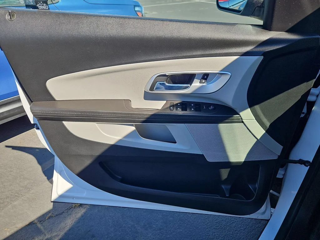 Used 2016 Iridescent Pearl Tricoat Chevrolet LT image 10