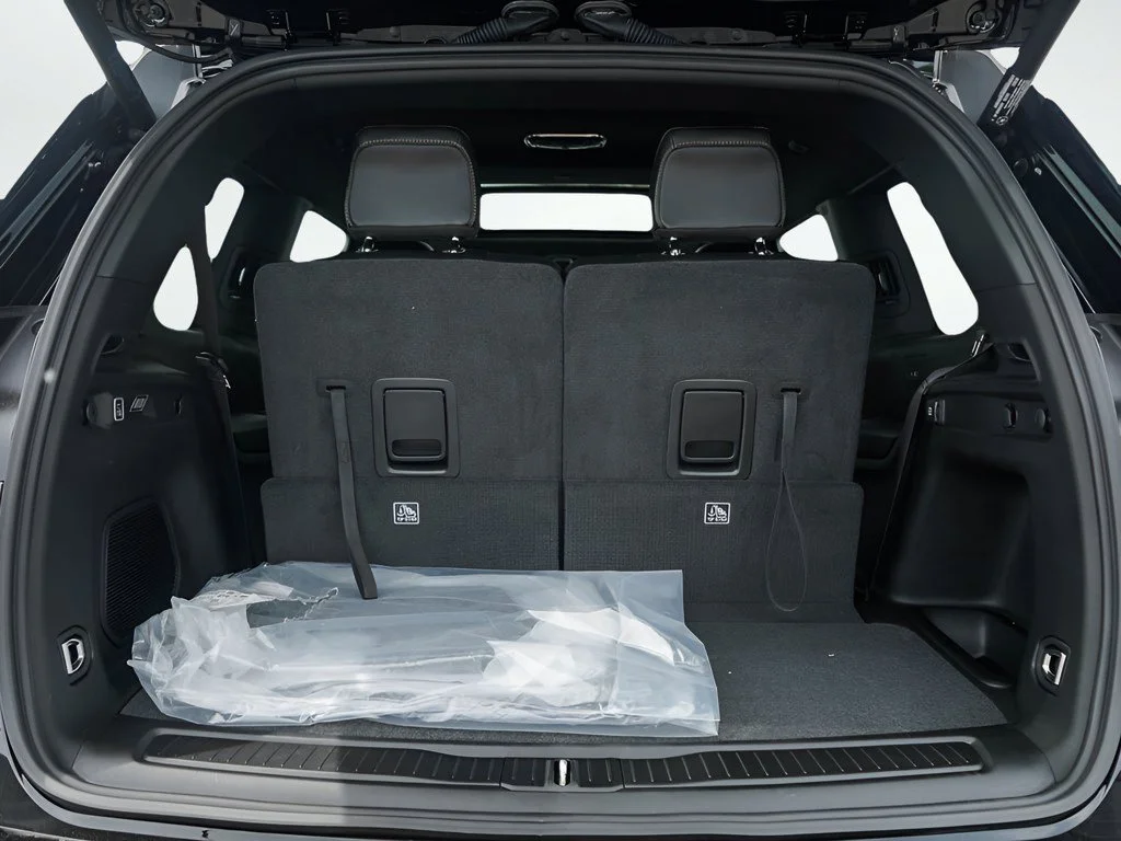 New 2026 Diamond Black Crystal Pearlcoat Jeep  image 8