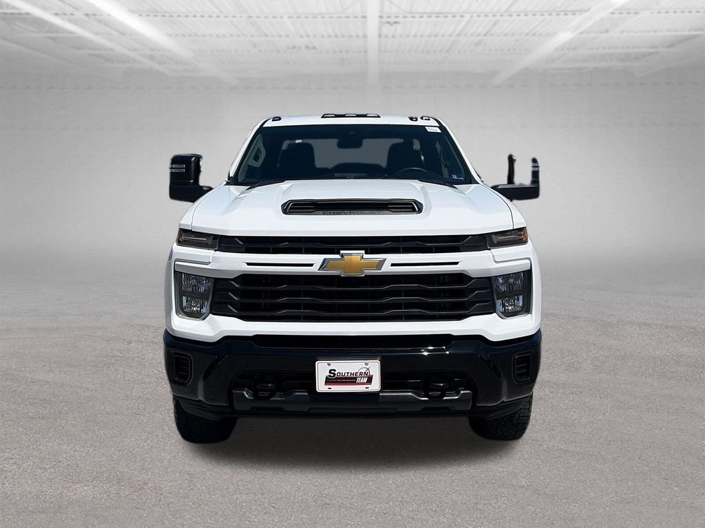 Used 2025 White Chevrolet Custom image 9