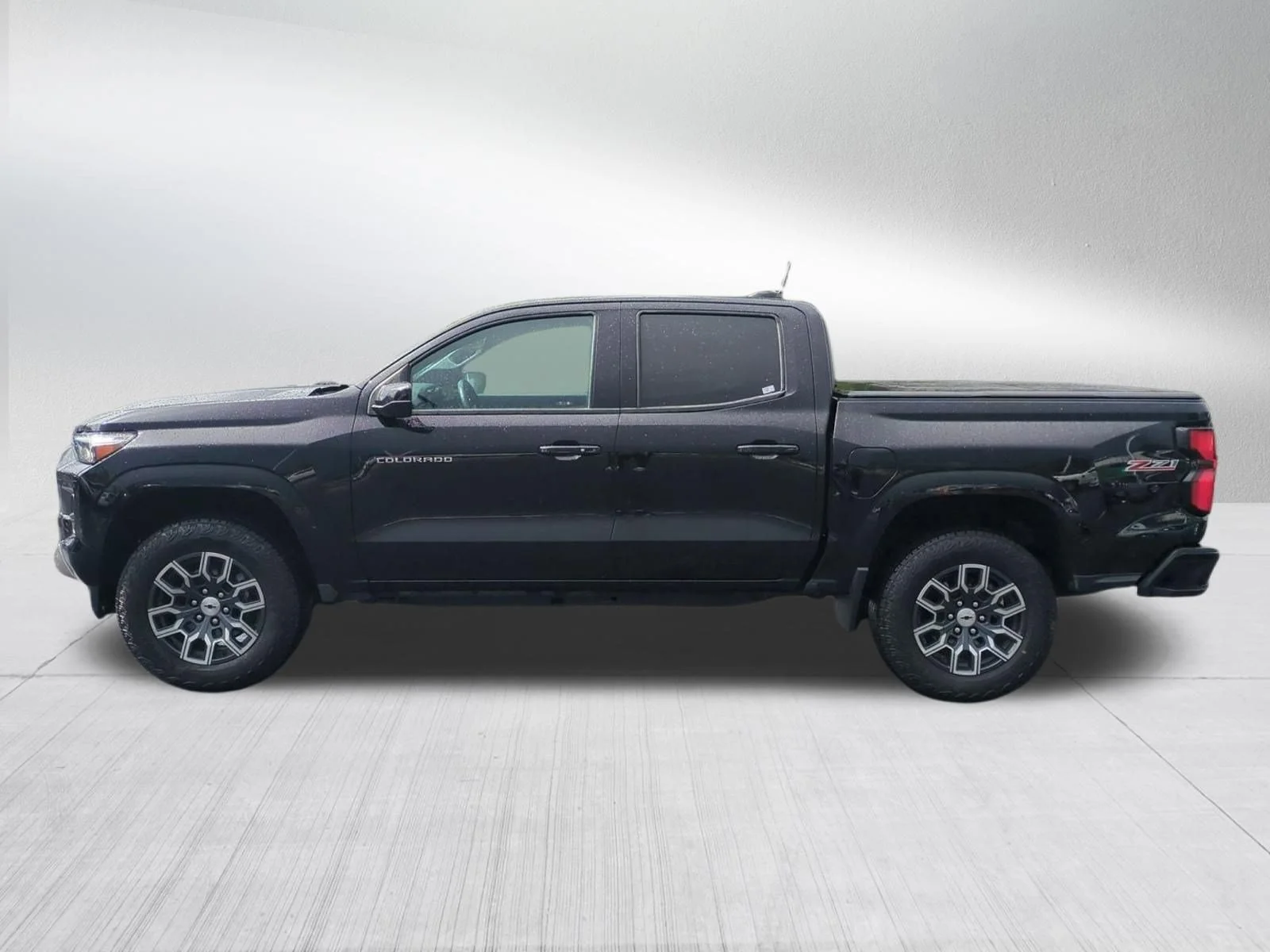 Used 2023 Black Chevrolet 4WD Z71 image 2