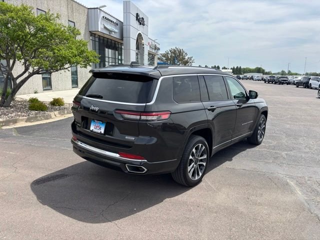 Used 2021 Rocky Mountain Pearlcoat JEEP Overland image 2
