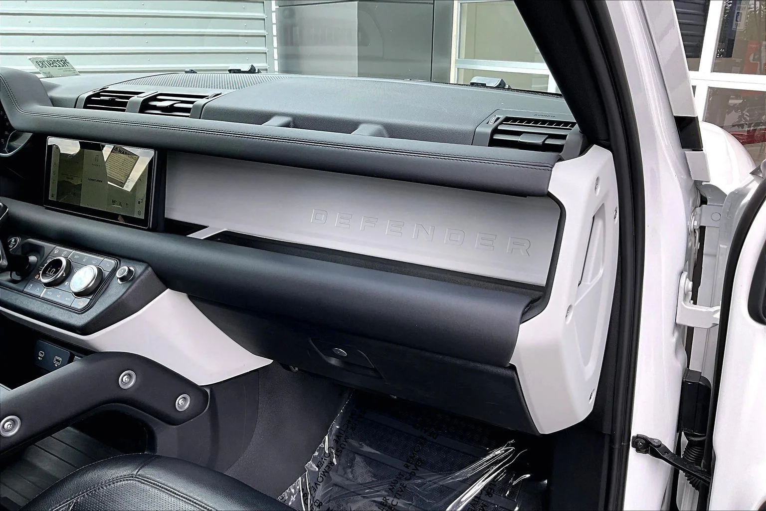 Used 2024 White Land Rover S image 16