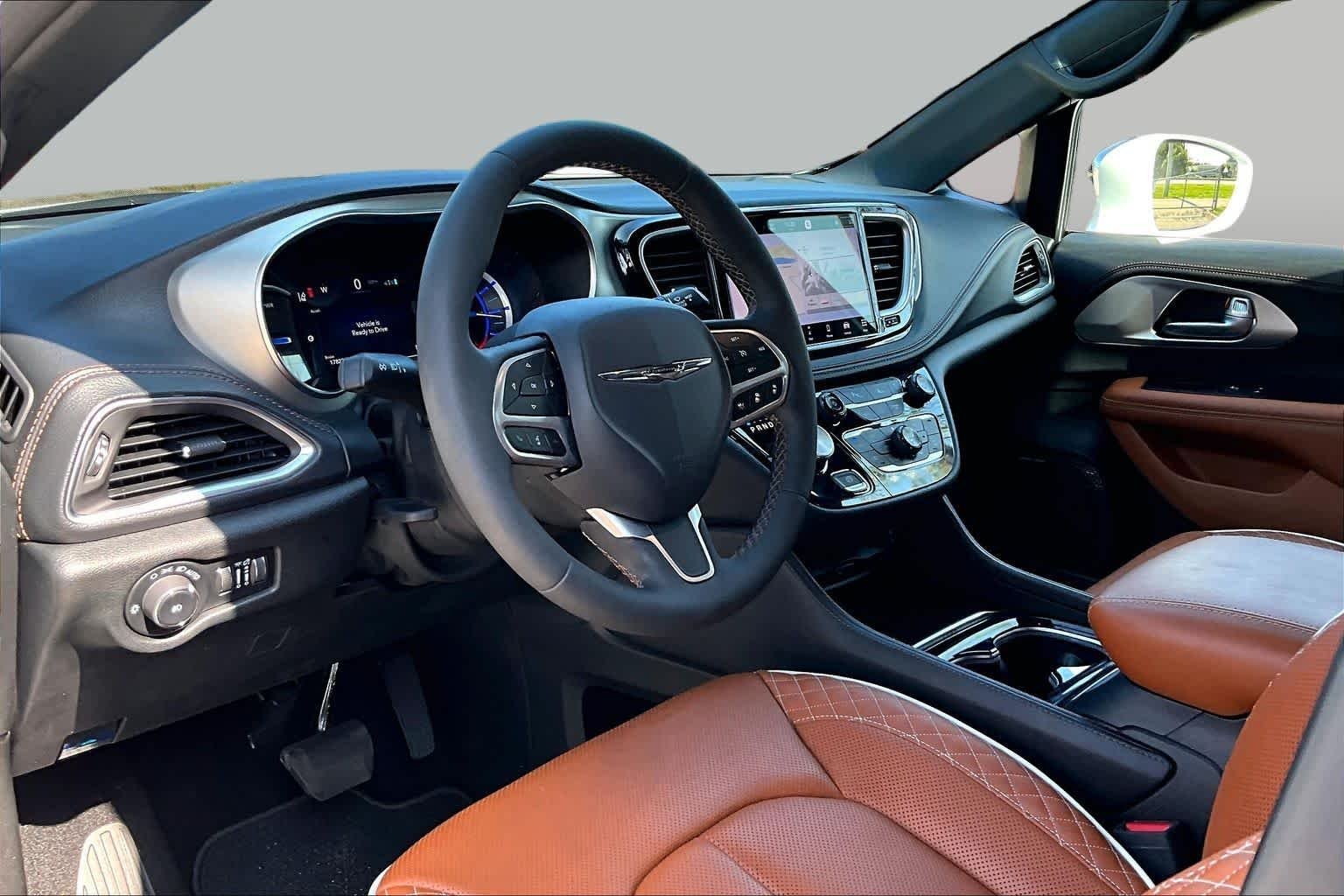 Used 2024 Bright White Clearcoat Chrysler Hybrid Pinnacle image 18