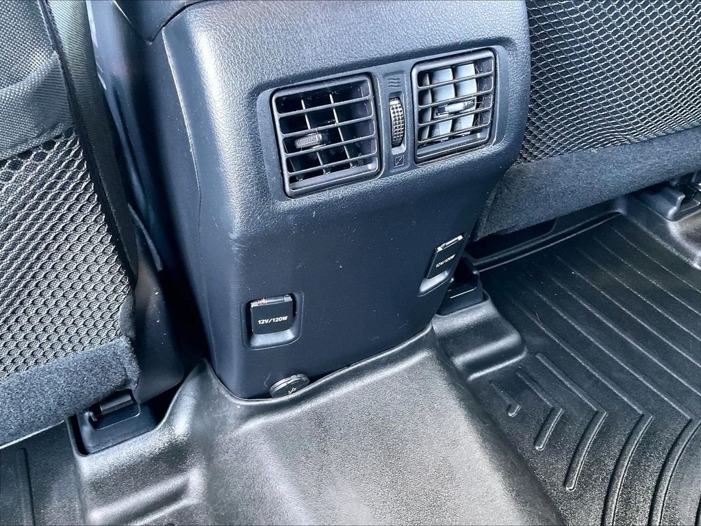 Used 2017 Classic Silver Metallic Toyota SR5 image 27