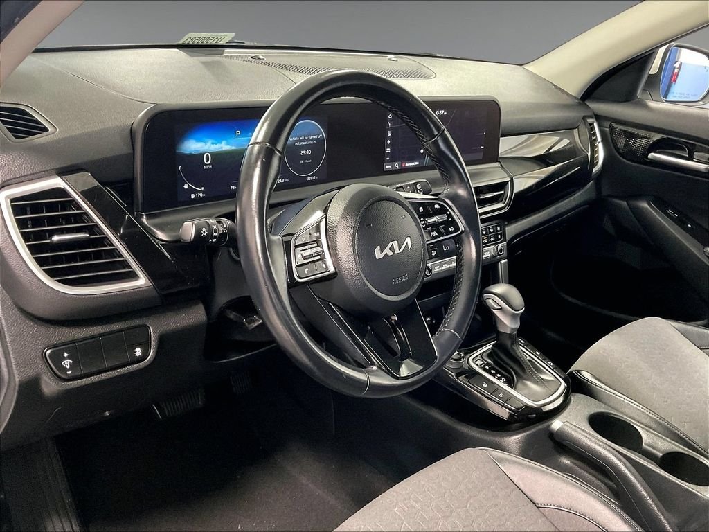 Used 2024 White Kia X-Line image 8