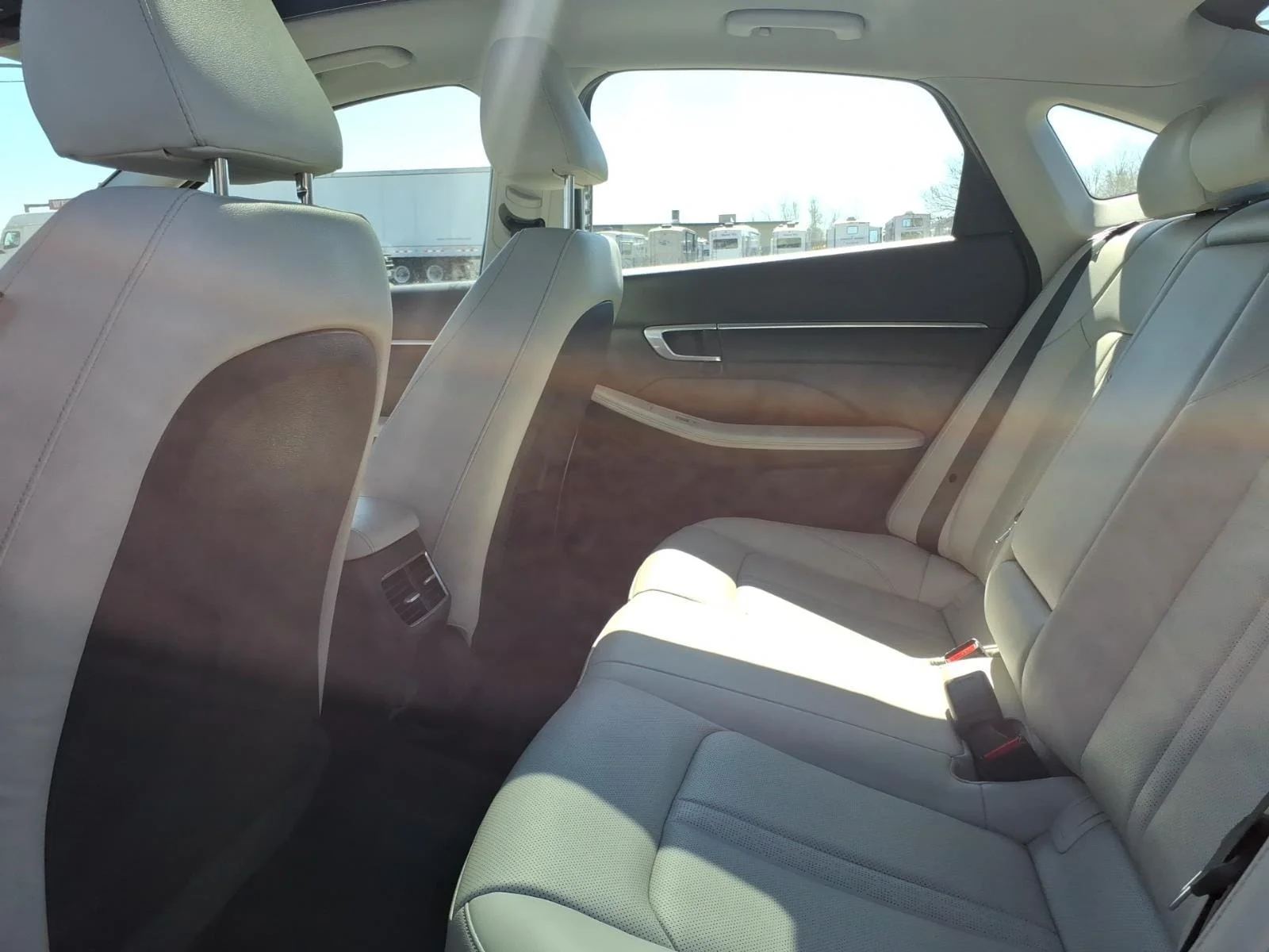 Used 2023 White Hyundai Limited image 16