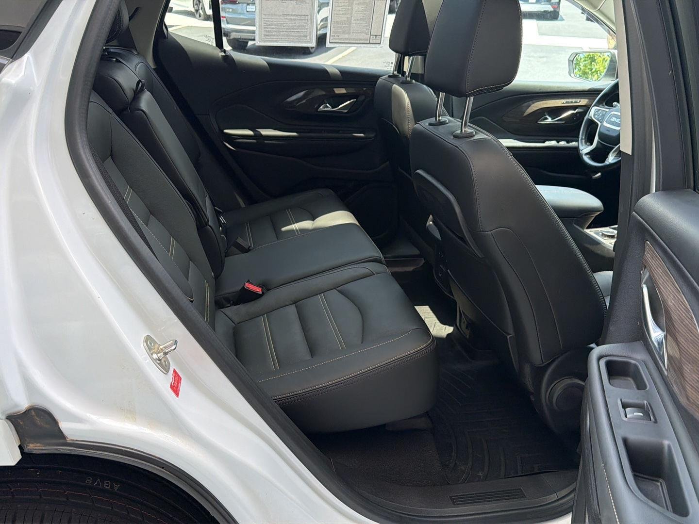 Used 2024 White Frost Tricoat GMC Denali image 13