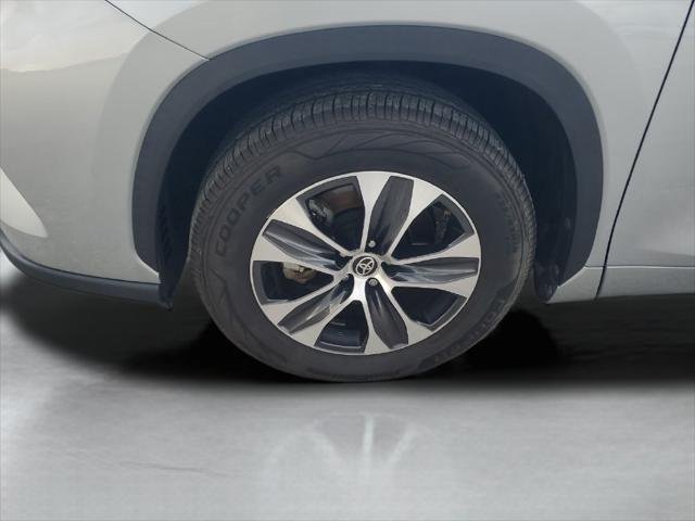 Certified Used 2020 CELESTIAL SILVER METALLIC Toyota  image 28