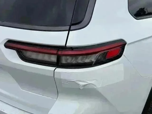 New 2026 Bright White Clear-Coat Exterior Paint Jeep Laredo image 6