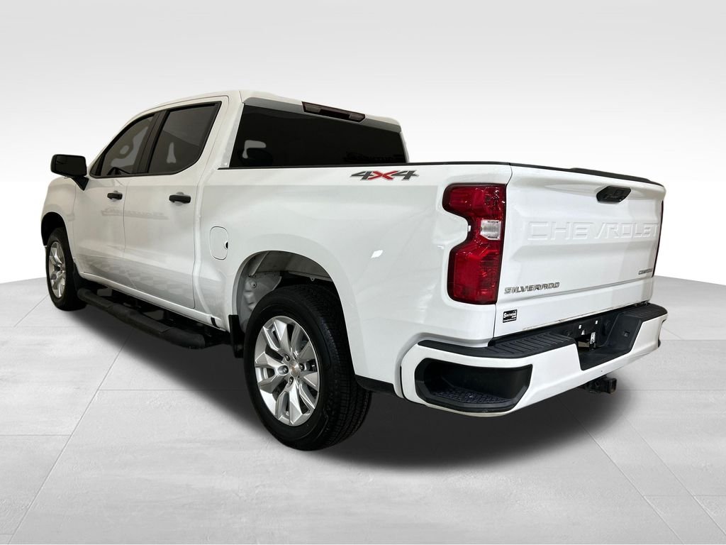 Used 2024 White Chevrolet Custom image 3