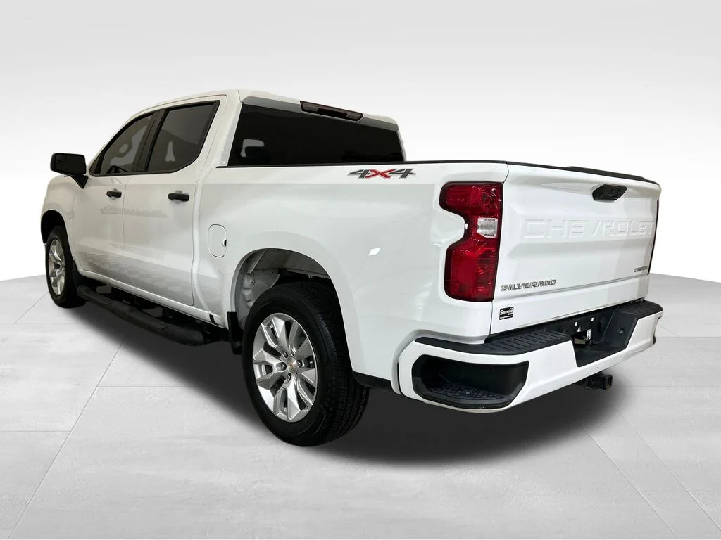 Used 2024 White Chevrolet Custom image 3