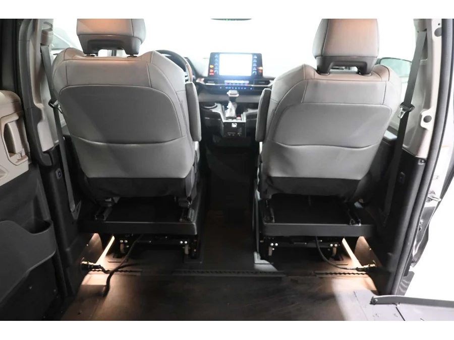 Used 2021 GRAY Toyota XLE Mobility Handicap Van image 20