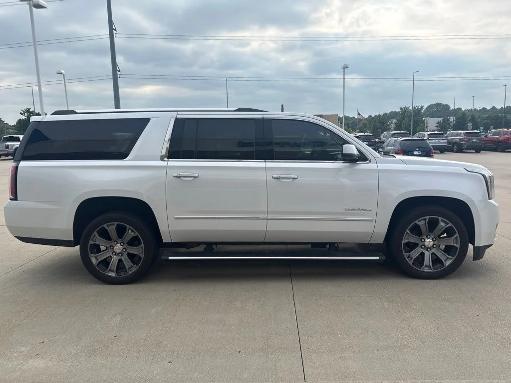 Used 2017 White GMC Denali image 4