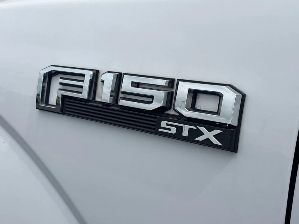 Used 2019 White Ford XL image 27