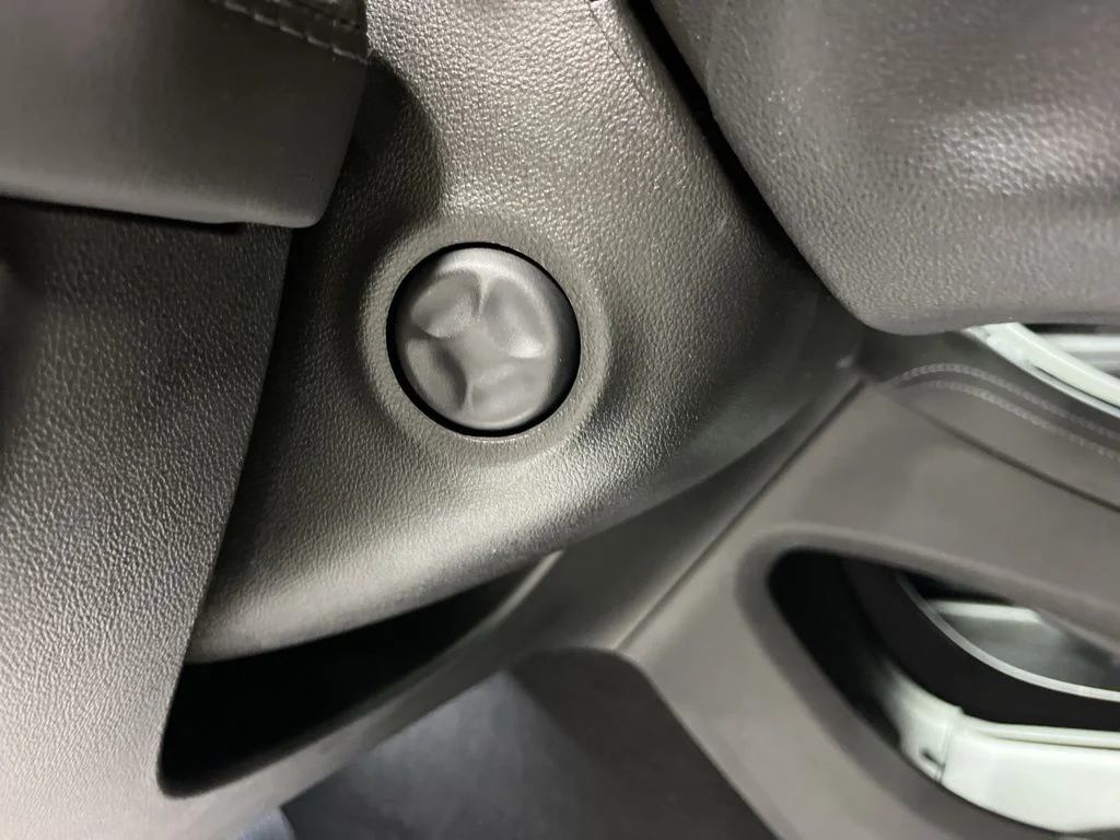 Used 2019 Pepperdust Metallic Buick Essence image 14