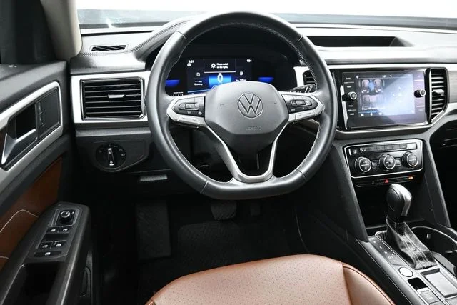 Used 2022 White Volkswagen 3.6L V6 SE w/Technology image 12