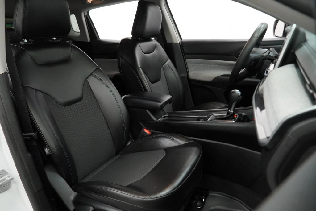 Used 2022 Bright White Clea Jeep Latitude image 37