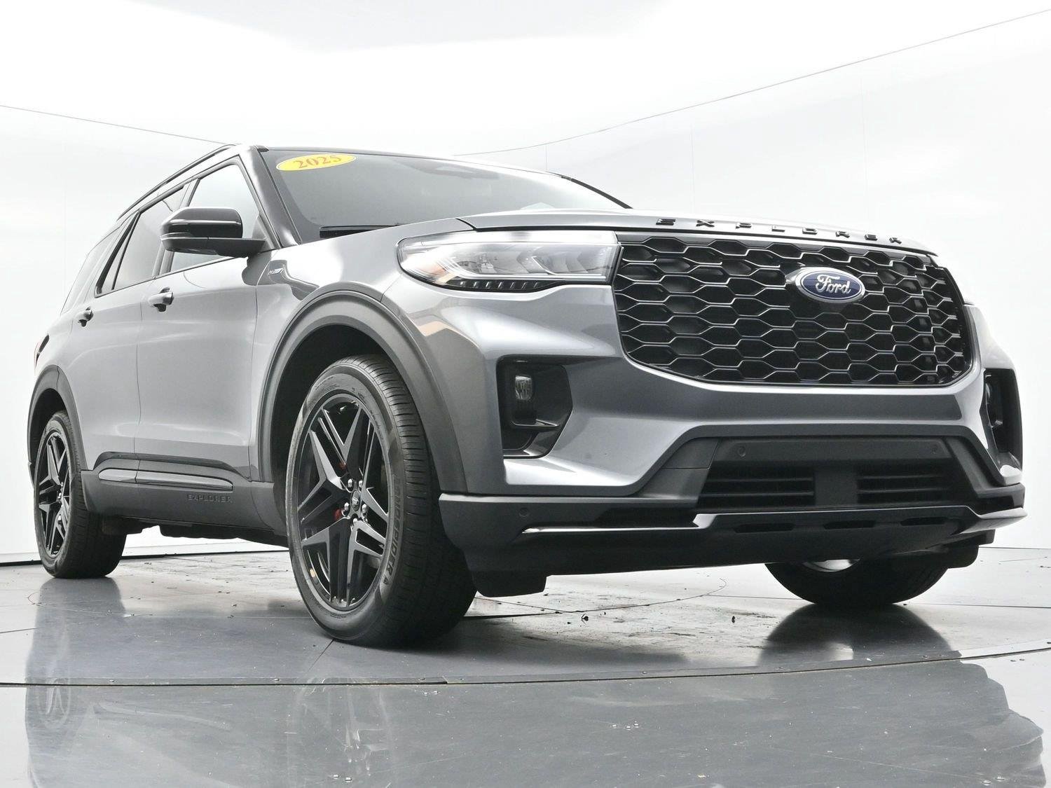 Used 2025 Carbonized Gray Ford ST-Line image 45