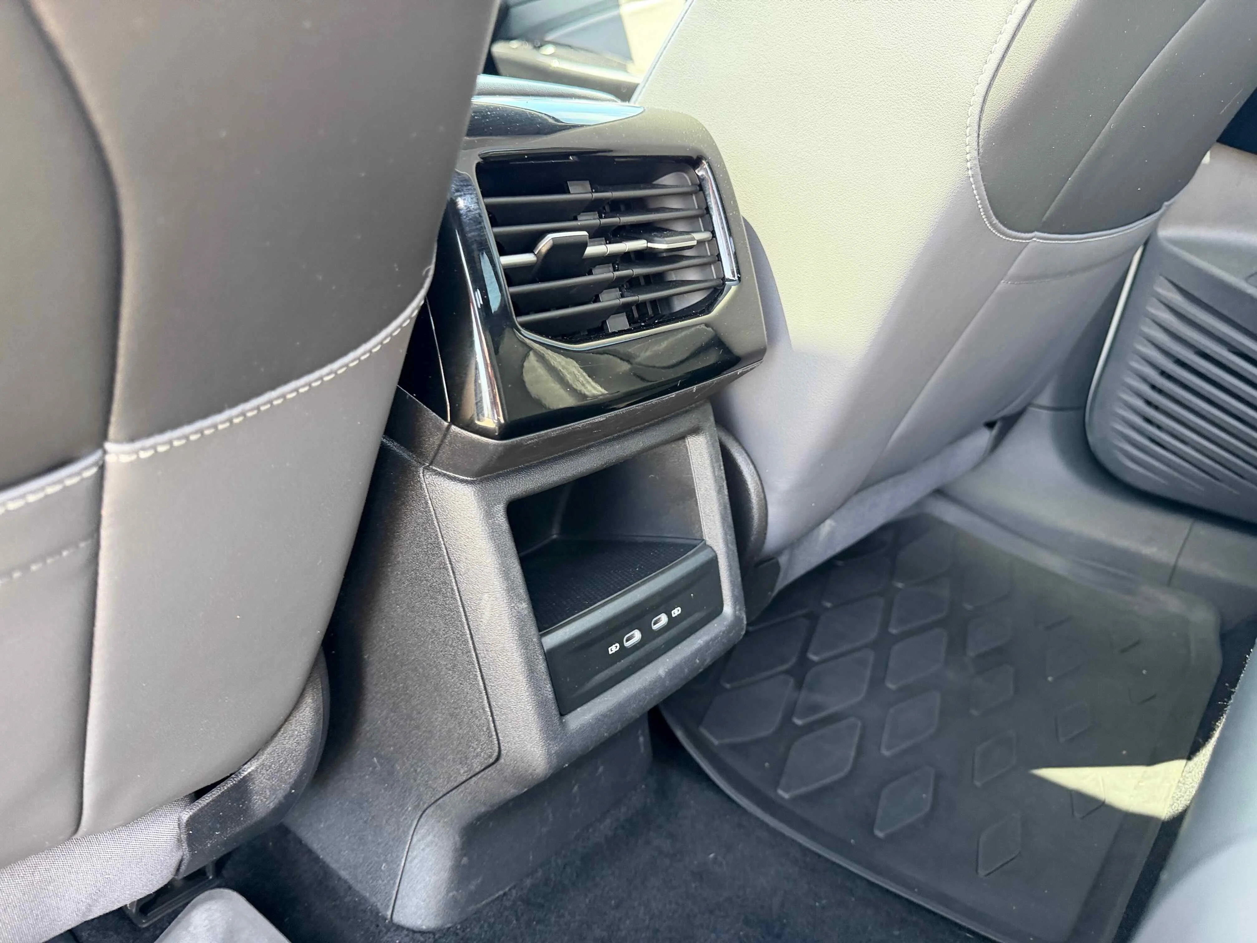 Used 2023 White Volkswagen Pro S image 28