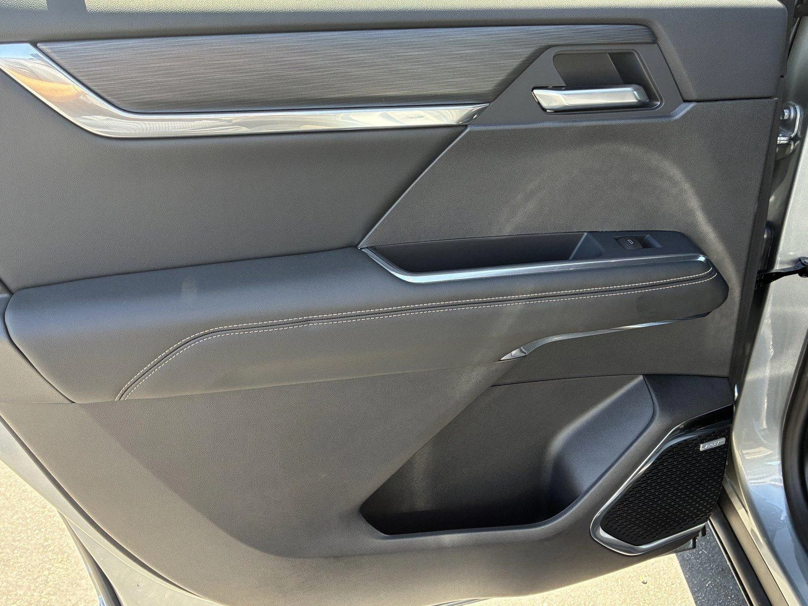 New 2026 Sterling Metallic GMC Elevation image 14