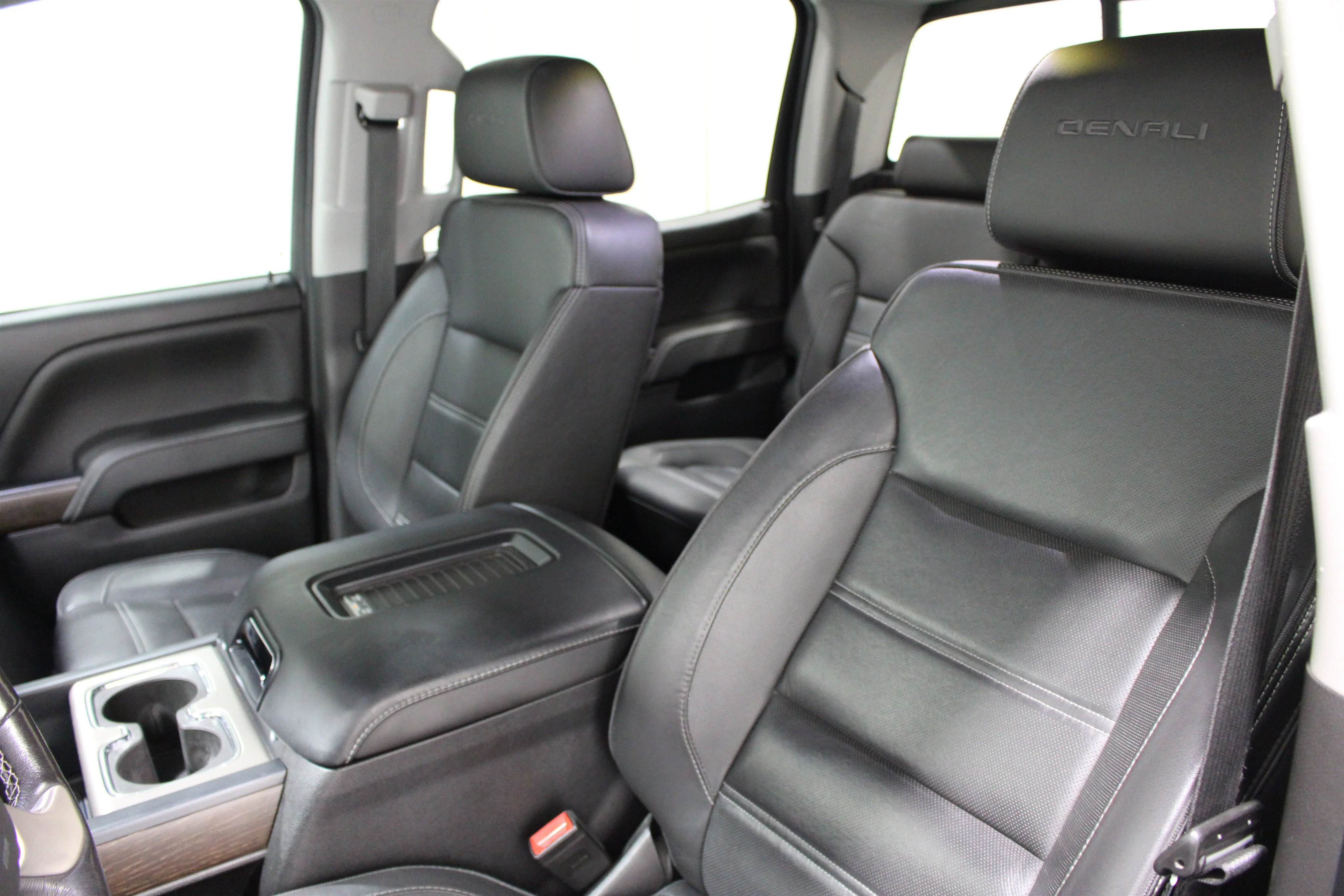 Used 2018 Quicksilver Metallic GMC Denali image 4