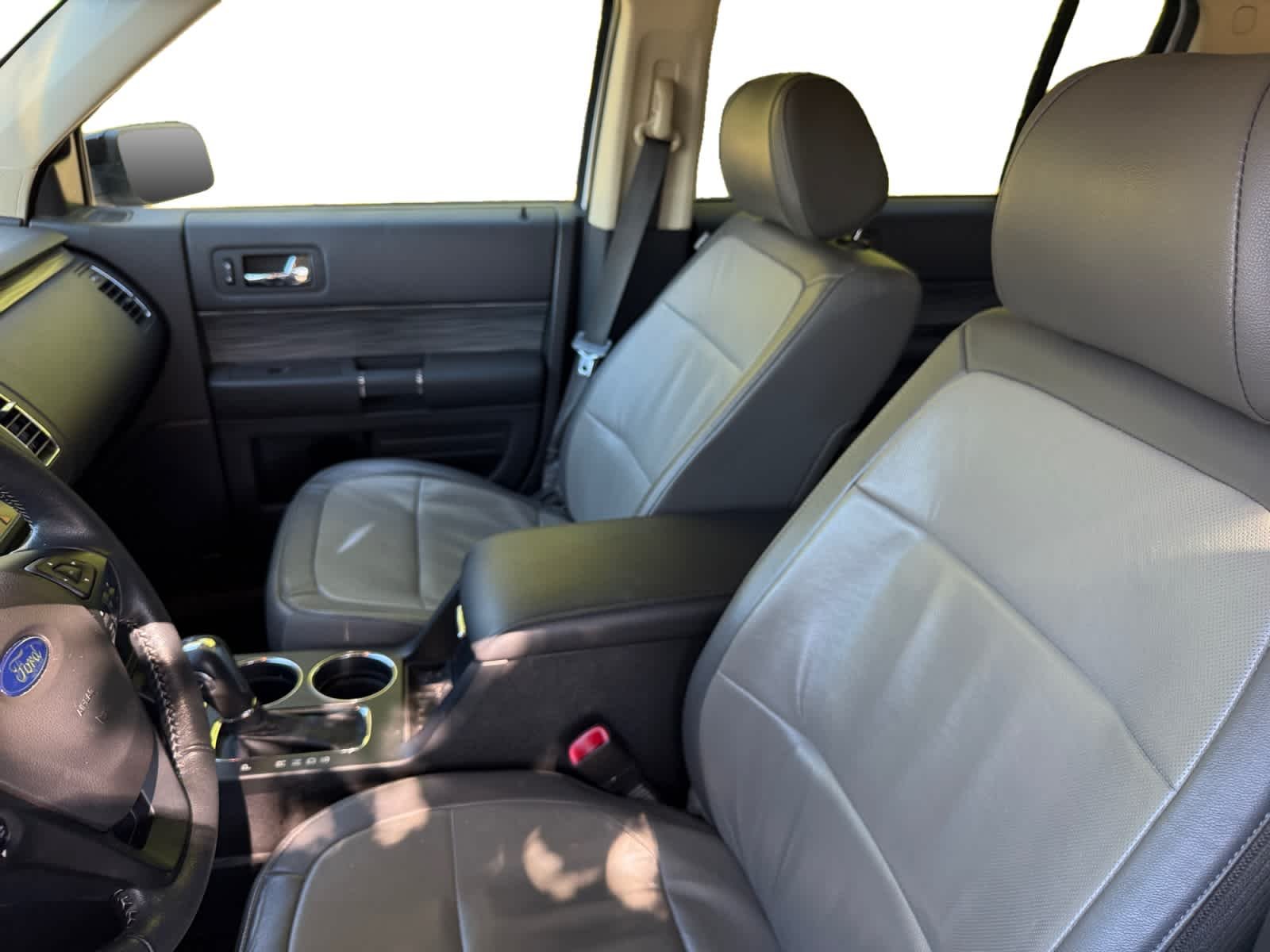 Used 2016 Oxford White Ford SEL image 11