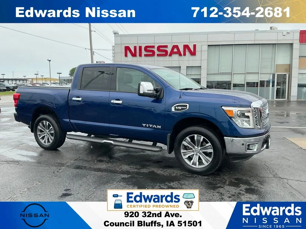 2017 Nissan Titan SL 4X4 Crew Cab's photo