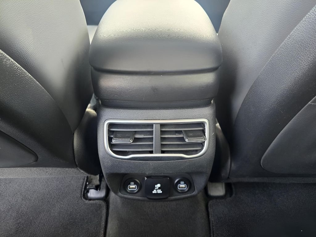 Used 2022 Quartz White Hyundai Limited image 26