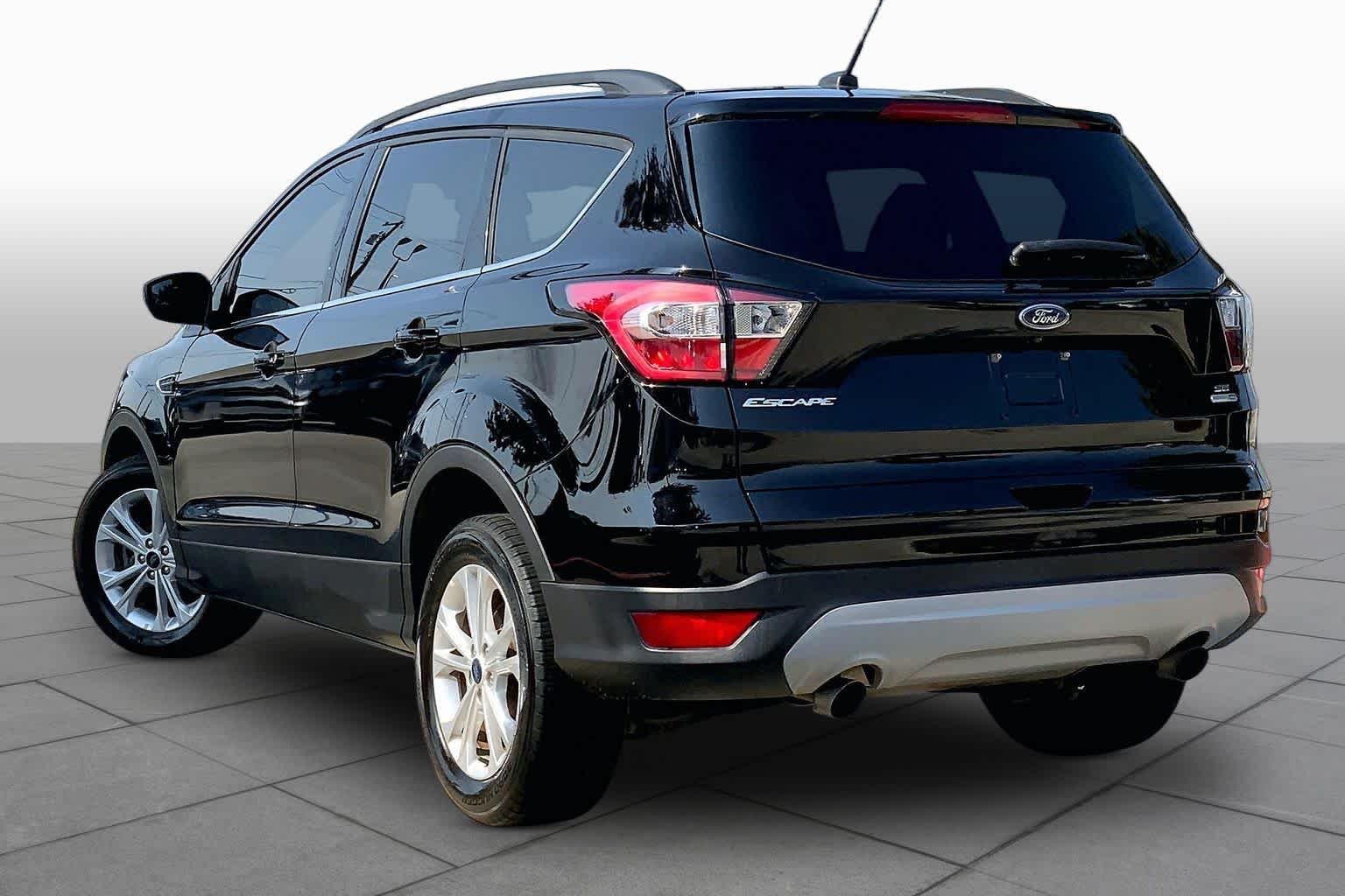 Used 2018 Shadow Black Ford SE image 12