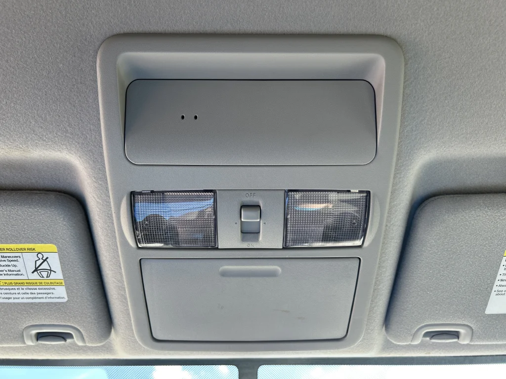 Used 2016  Nissan  image 16